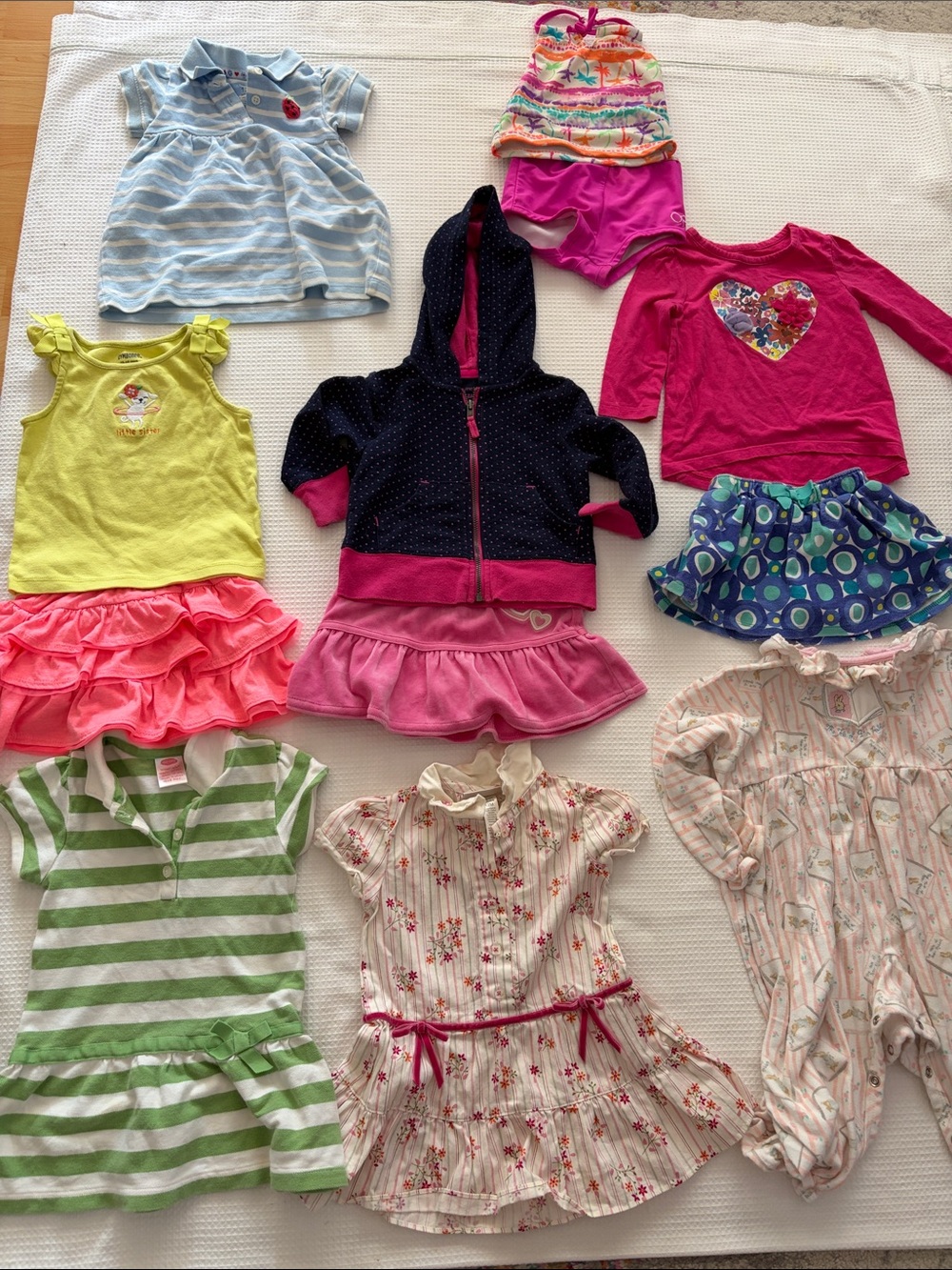 Lot of baby girl clothes size 12-18 m